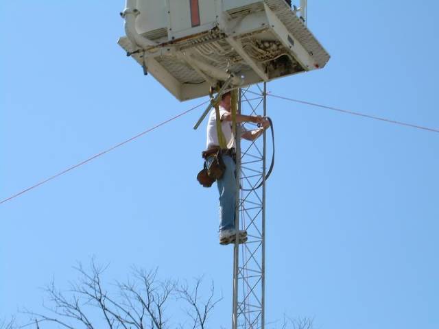 KB9INF0132 Ken KB9I working on the VHF tower