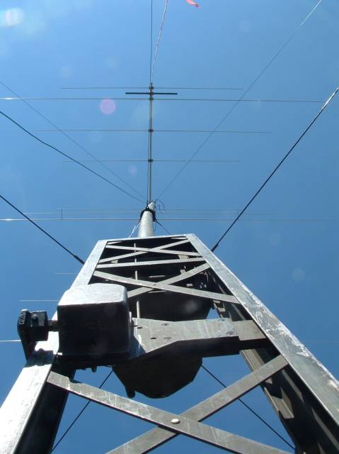N9RJX-FD-2006-014s The multiband yagi, from the bottom
